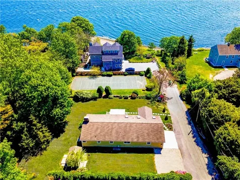 18 Sunset Lane Portsmouth RI 02871