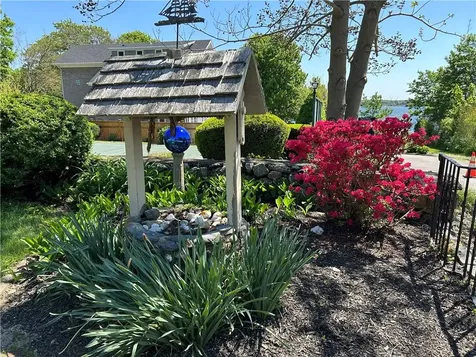 18 Sunset Lane Portsmouth RI 02871