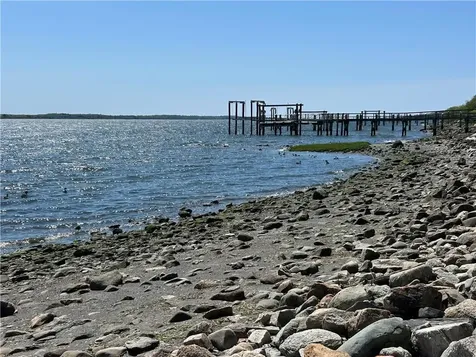 18 Sunset Lane Portsmouth RI 02871