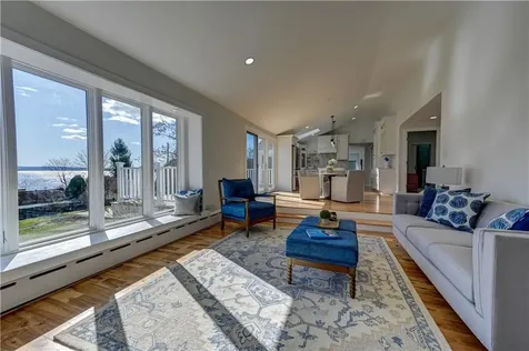 18 Sunset Lane Portsmouth RI 02871