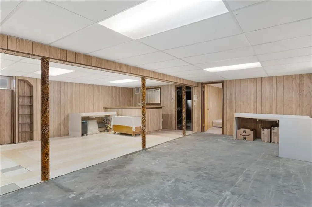 20 Loxley Road Providence RI 02908