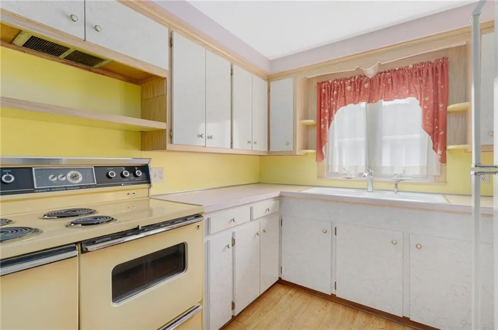 20 Loxley Road Providence RI 02908