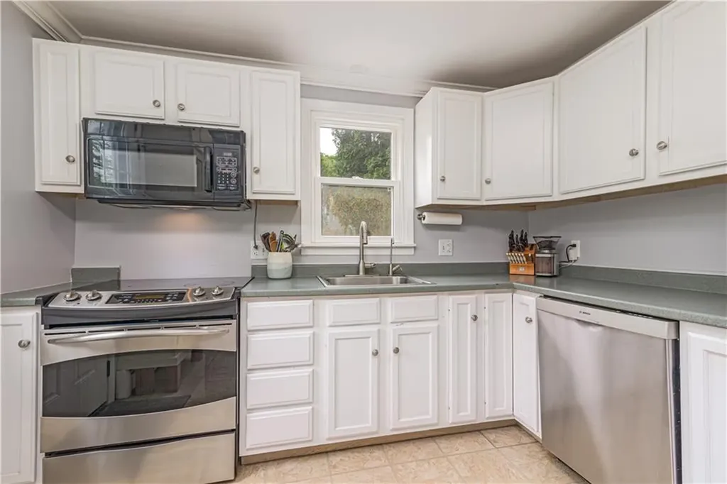 460 Schooner Avenue Jamestown RI 02835