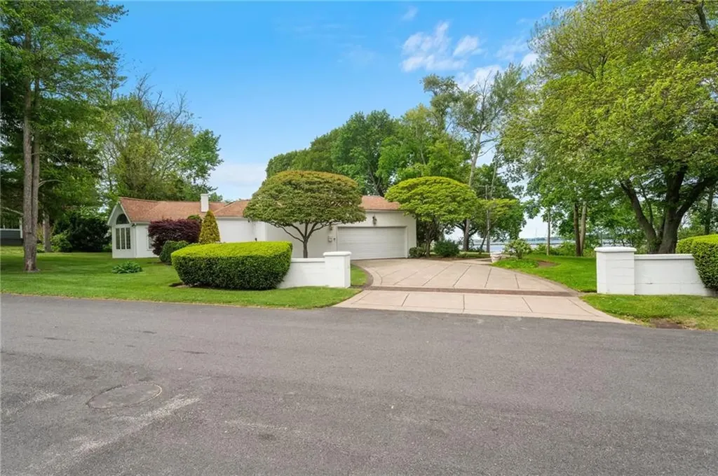 461 Narragansett Parkway Warwick RI 02888