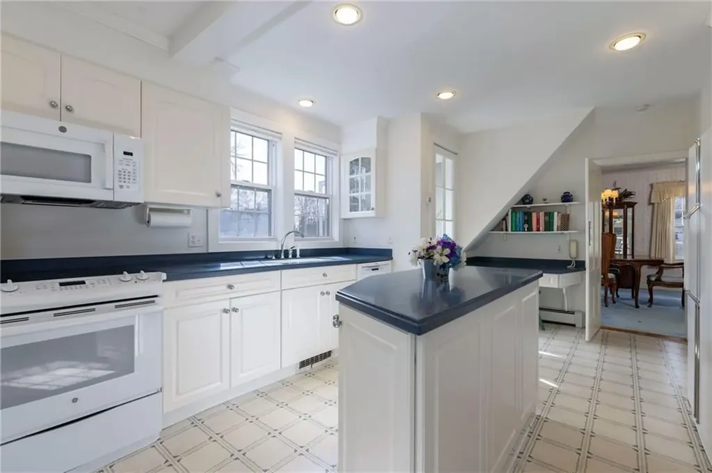 99 Central Street Narragansett RI 02882