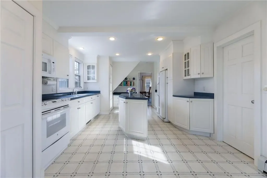 99 Central Street Narragansett RI 02882