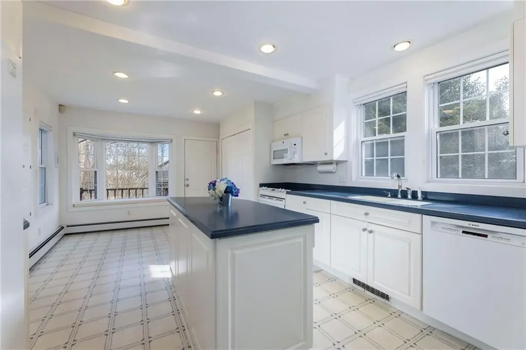 99 Central Street Narragansett RI 02882