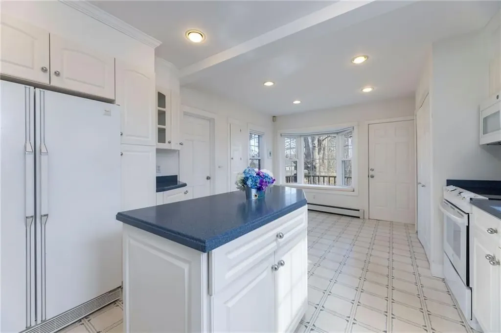 99 Central Street Narragansett RI 02882