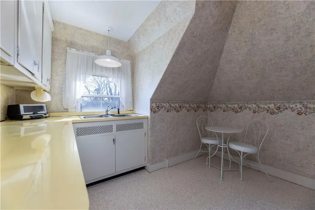 99 Central Street Narragansett RI 02882