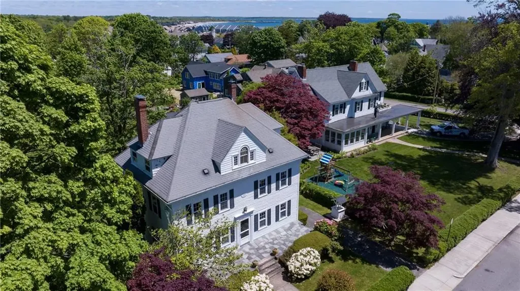 99 Central Street Narragansett RI 02882