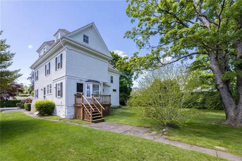 99 Central Street Narragansett RI 02882