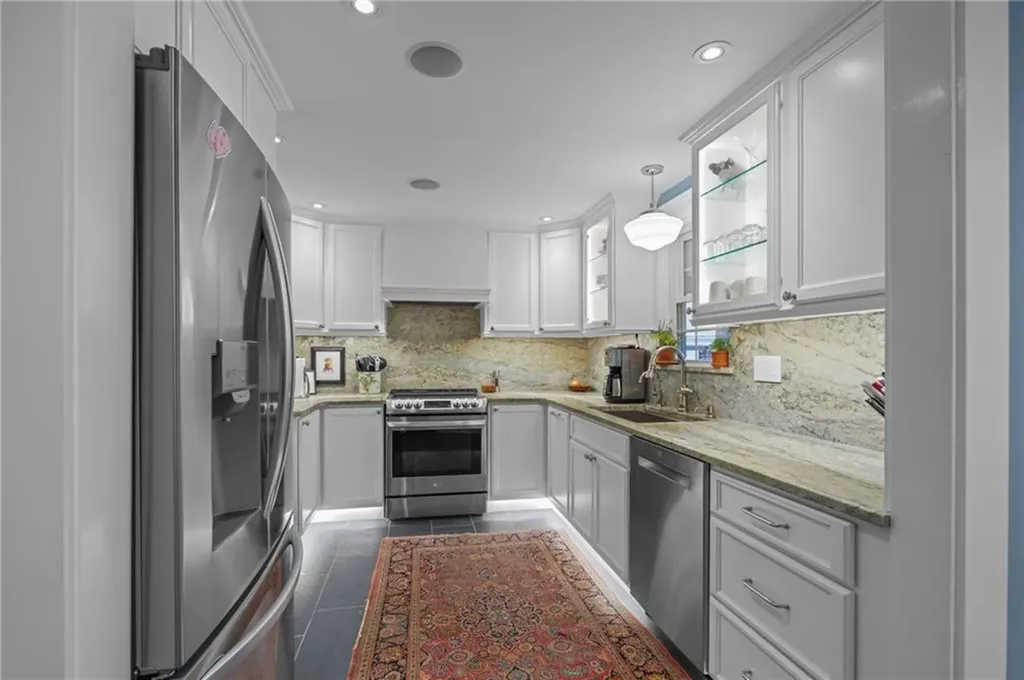 11 Elmcroft Avenue Providence RI 02908