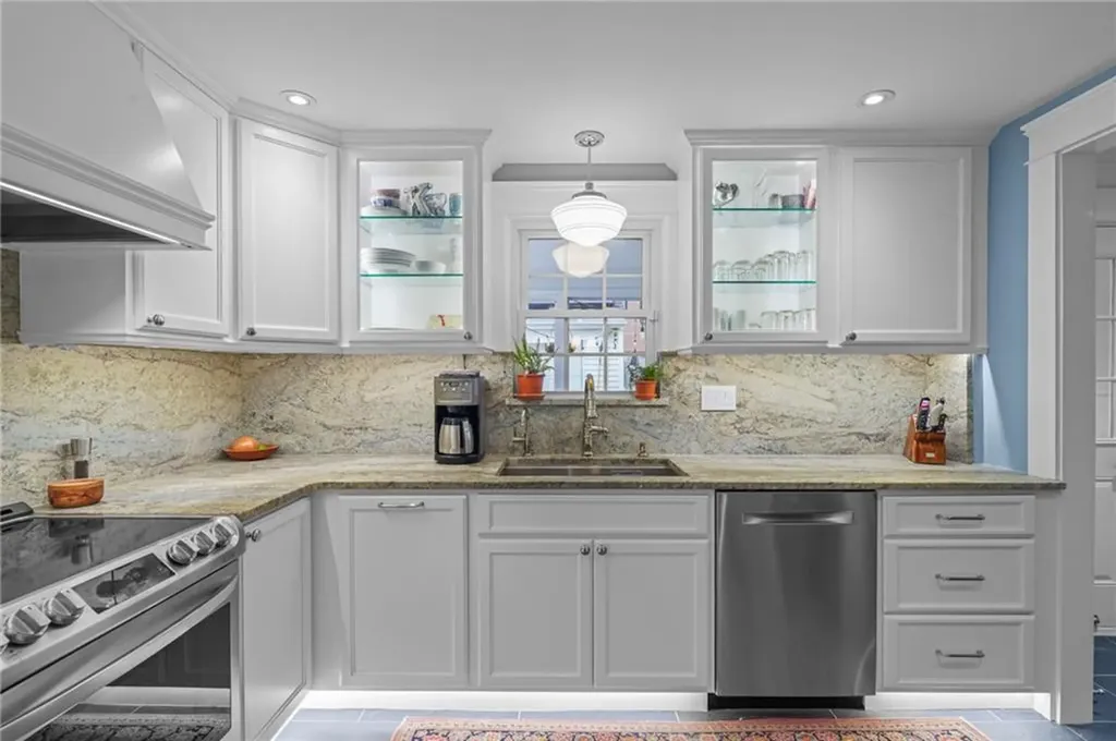 11 Elmcroft Avenue Providence RI 02908