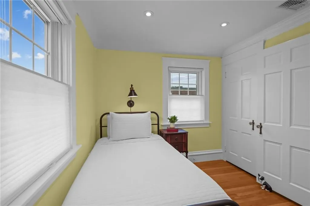 11 Elmcroft Avenue Providence RI 02908