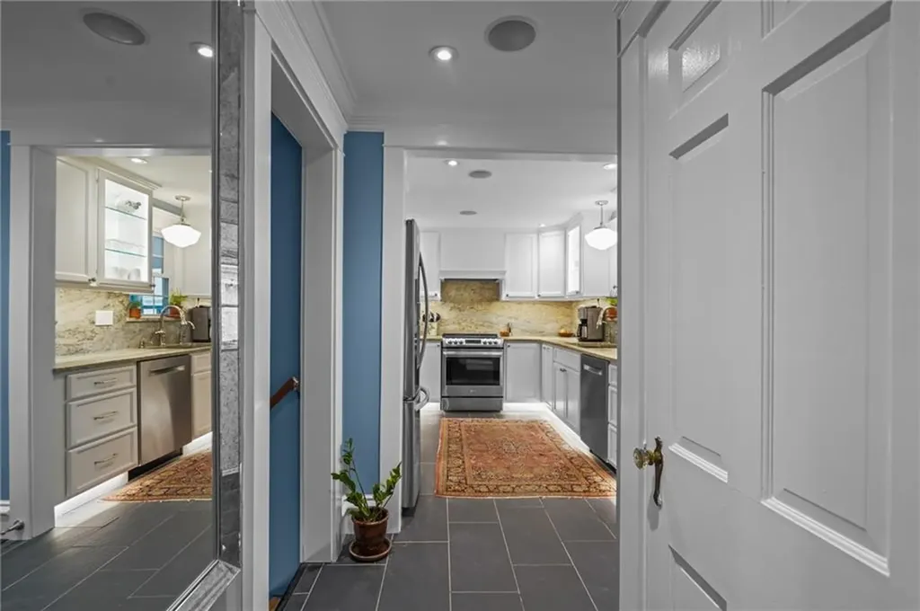 11 Elmcroft Avenue Providence RI 02908