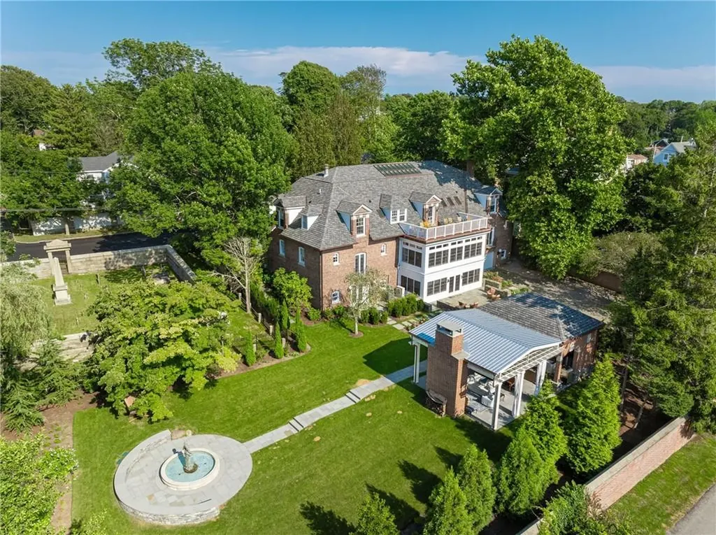 63 Coggeshall Avenue Newport RI 02840