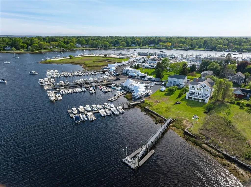 22 Tyler Point Road Barrington RI 02806