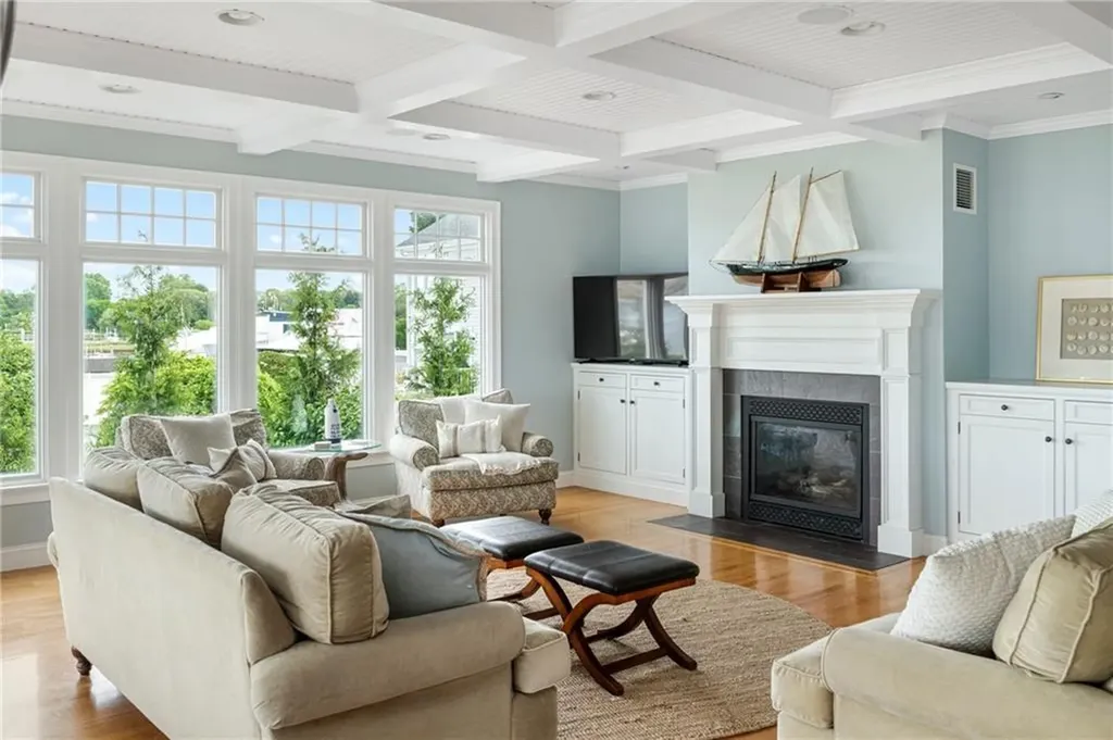 22 Tyler Point Road Barrington RI 02806