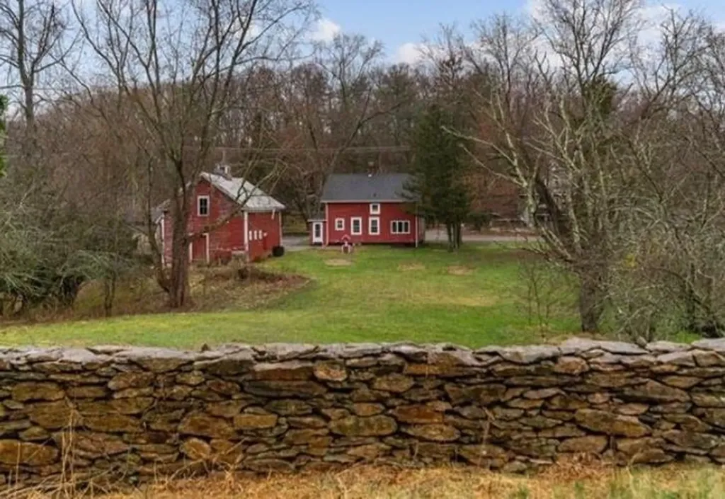 821 Greenville Avenue Johnston RI 02919