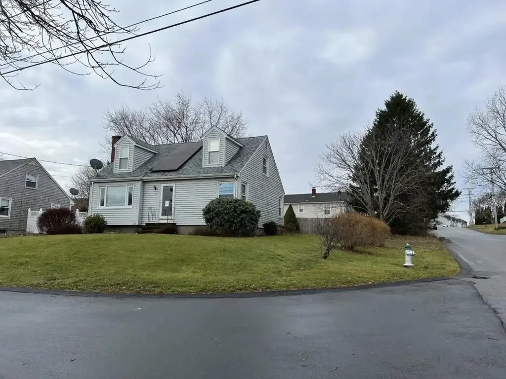 55 Douglas Avenue Portsmouth RI 02871