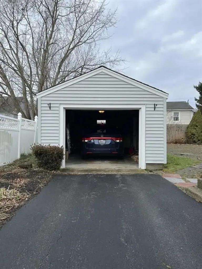55 Douglas Avenue Portsmouth RI 02871