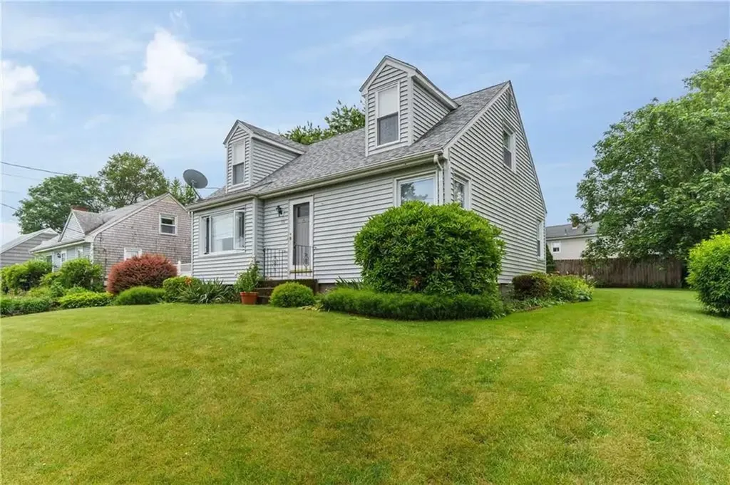 55 Douglas Avenue Portsmouth RI 02871