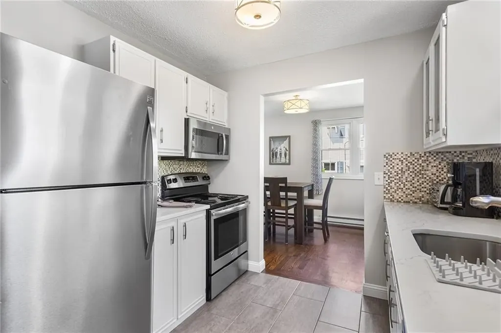 25 Old Pine Road Narragansett RI 02882