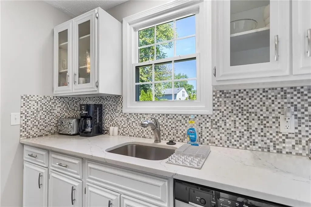 25 Old Pine Road Narragansett RI 02882