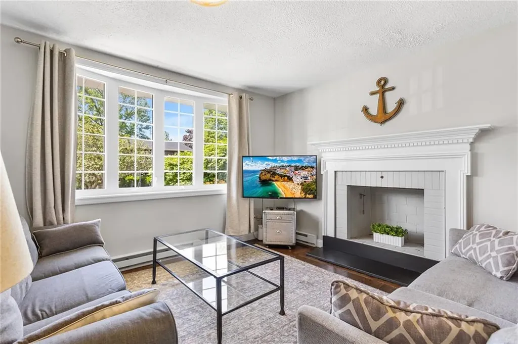 25 Old Pine Road Narragansett RI 02882