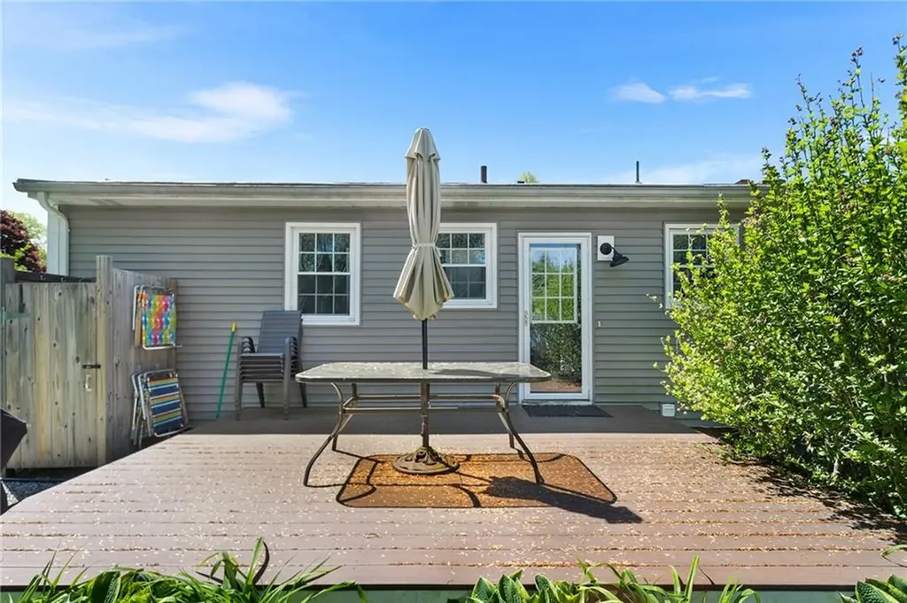 25 Old Pine Road Narragansett RI 02882
