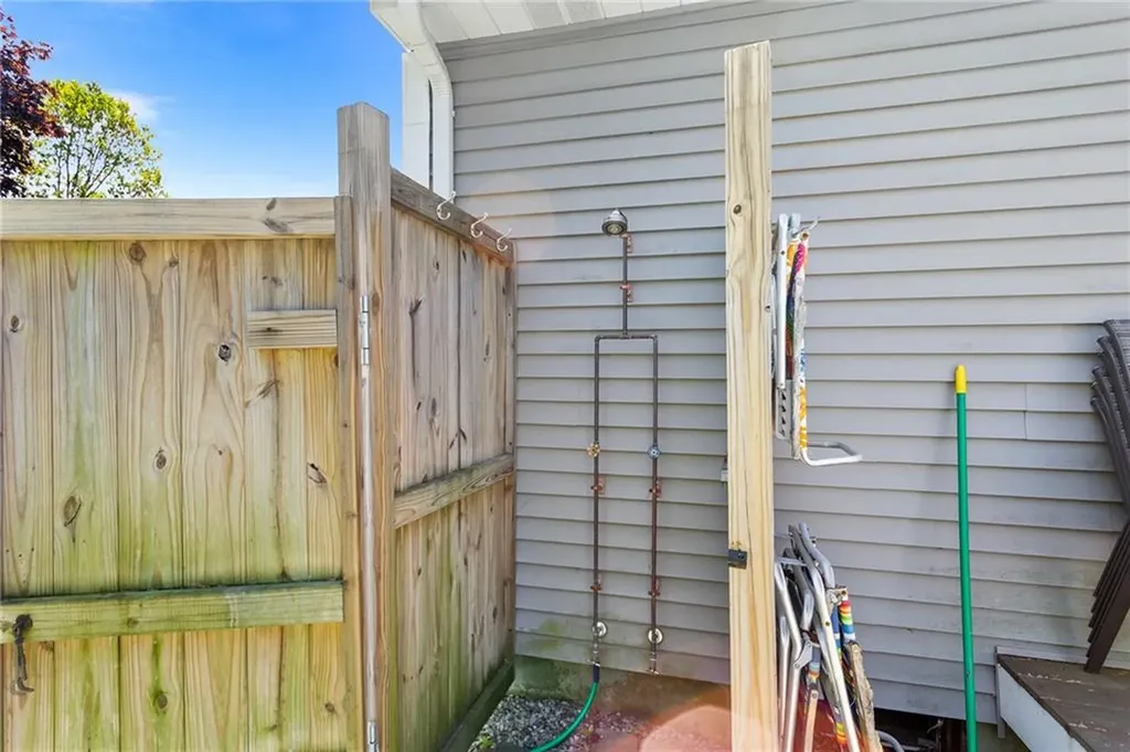 25 Old Pine Road Narragansett RI 02882