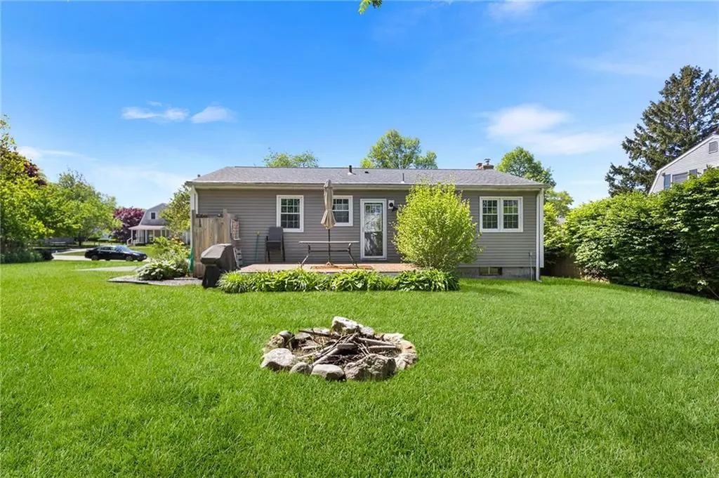25 Old Pine Road Narragansett RI 02882