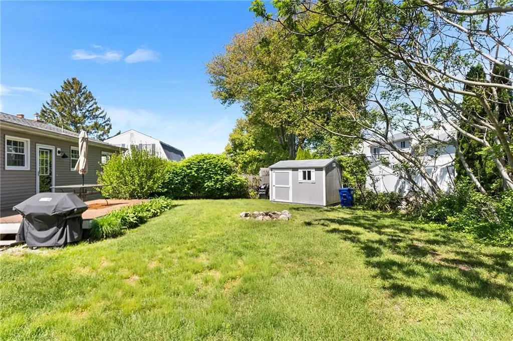 25 Old Pine Road Narragansett RI 02882
