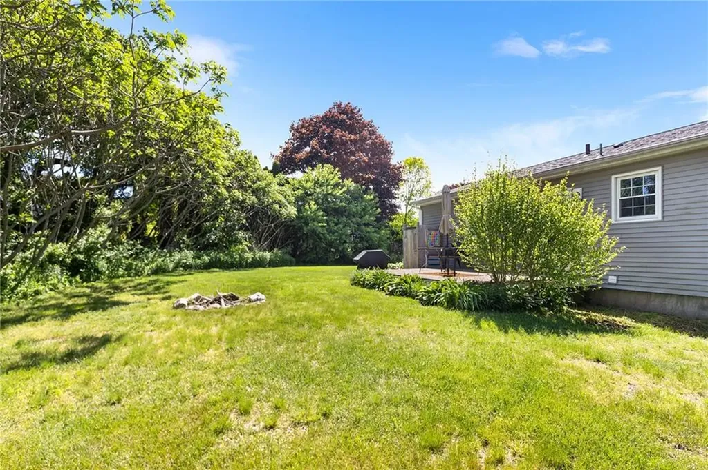 25 Old Pine Road Narragansett RI 02882