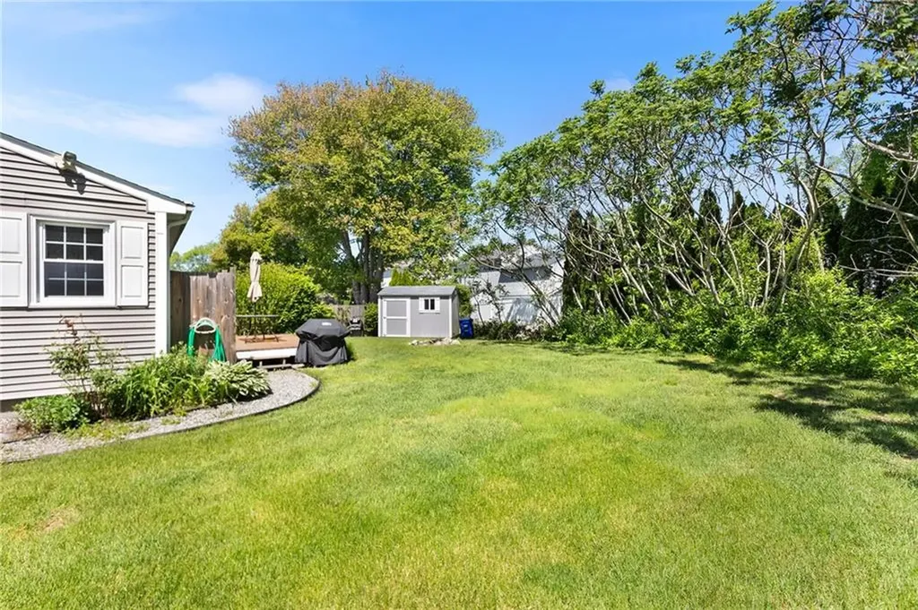 25 Old Pine Road Narragansett RI 02882