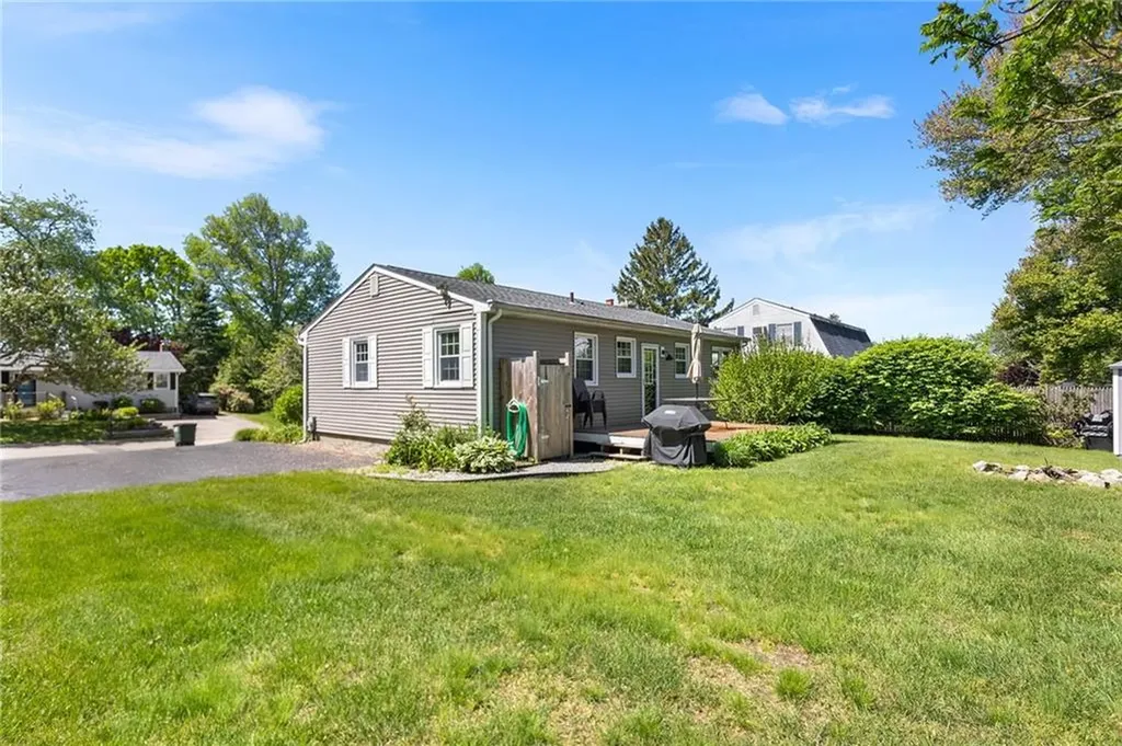 25 Old Pine Road Narragansett RI 02882
