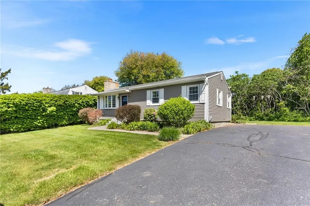 25 Old Pine Road Narragansett RI 02882