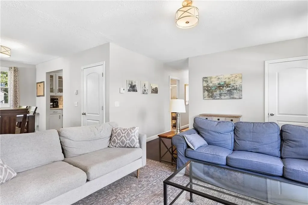 25 Old Pine Road Narragansett RI 02882