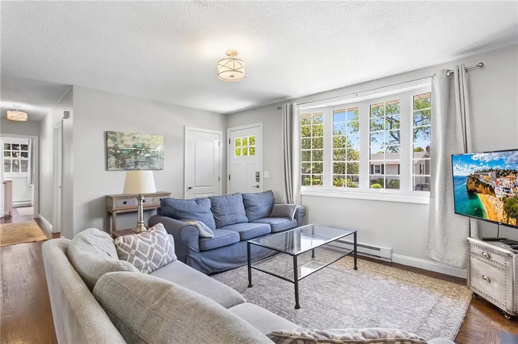 25 Old Pine Road Narragansett RI 02882