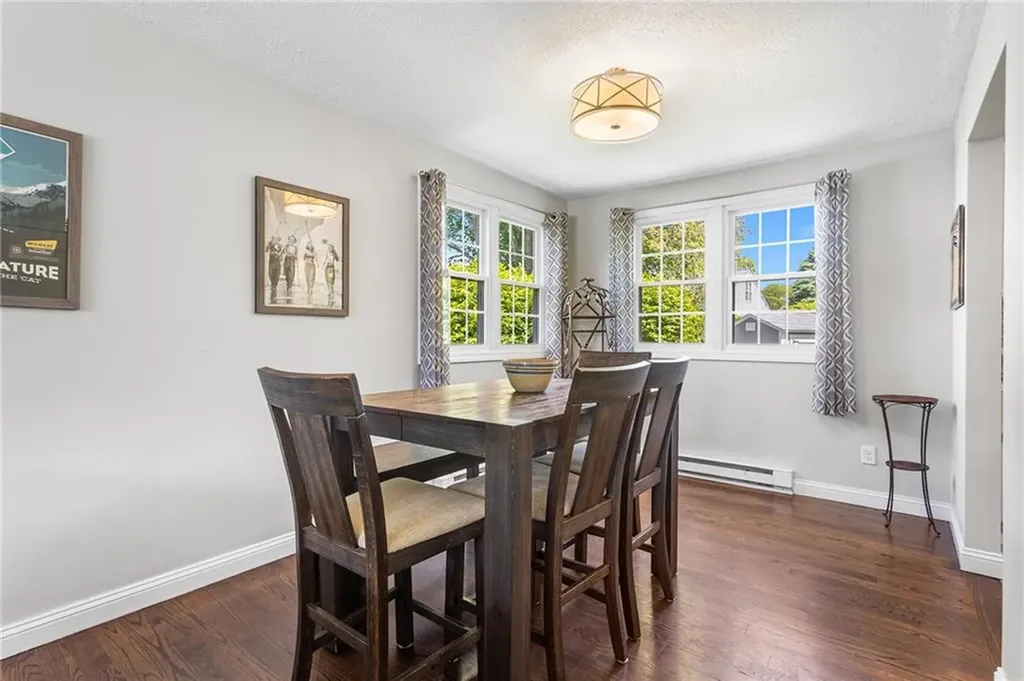 25 Old Pine Road Narragansett RI 02882