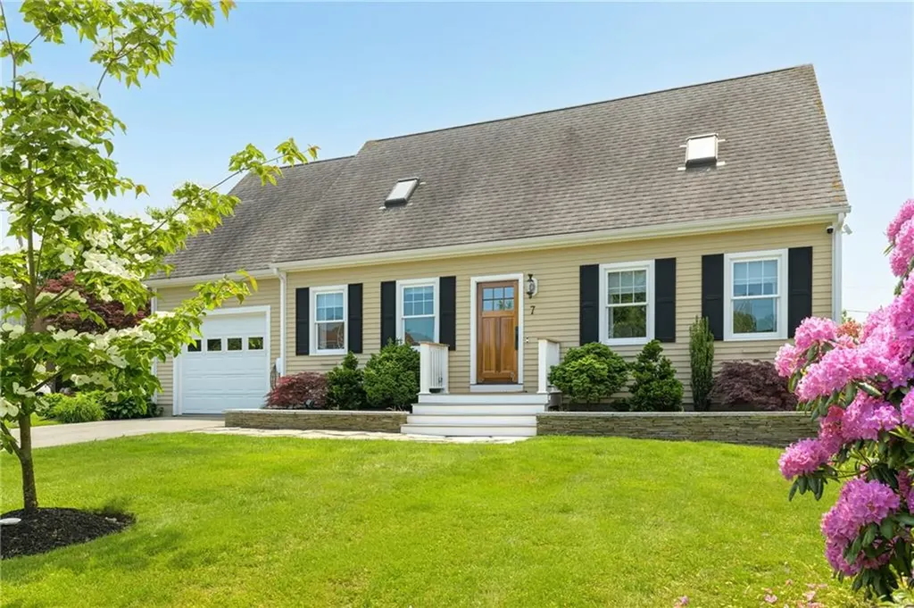 7 Maloney Lane Middletown RI 02842