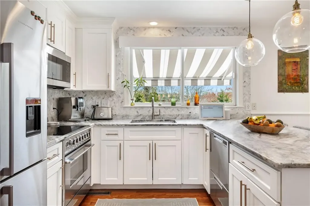7 Maloney Lane Middletown RI 02842