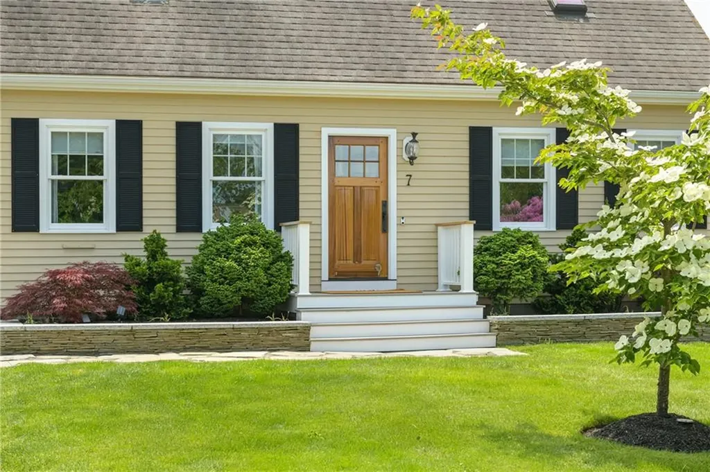 7 Maloney Lane Middletown RI 02842