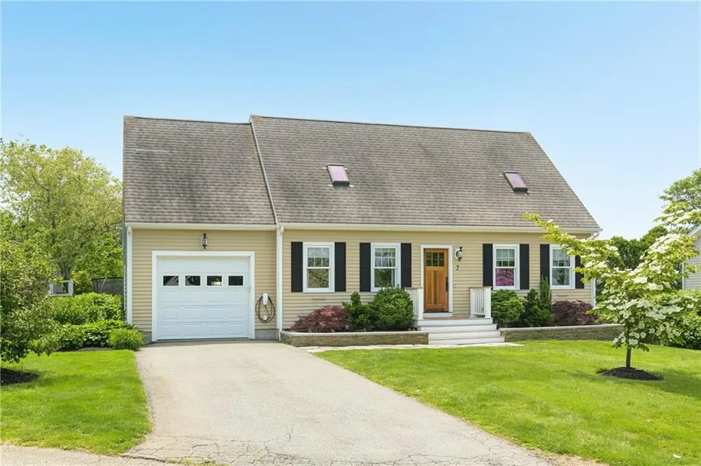 7 Maloney Lane Middletown RI 02842