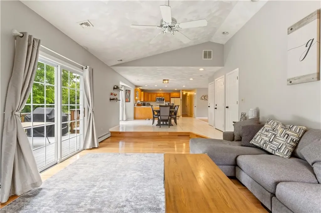 46 Bakewell Court Cranston RI 02921