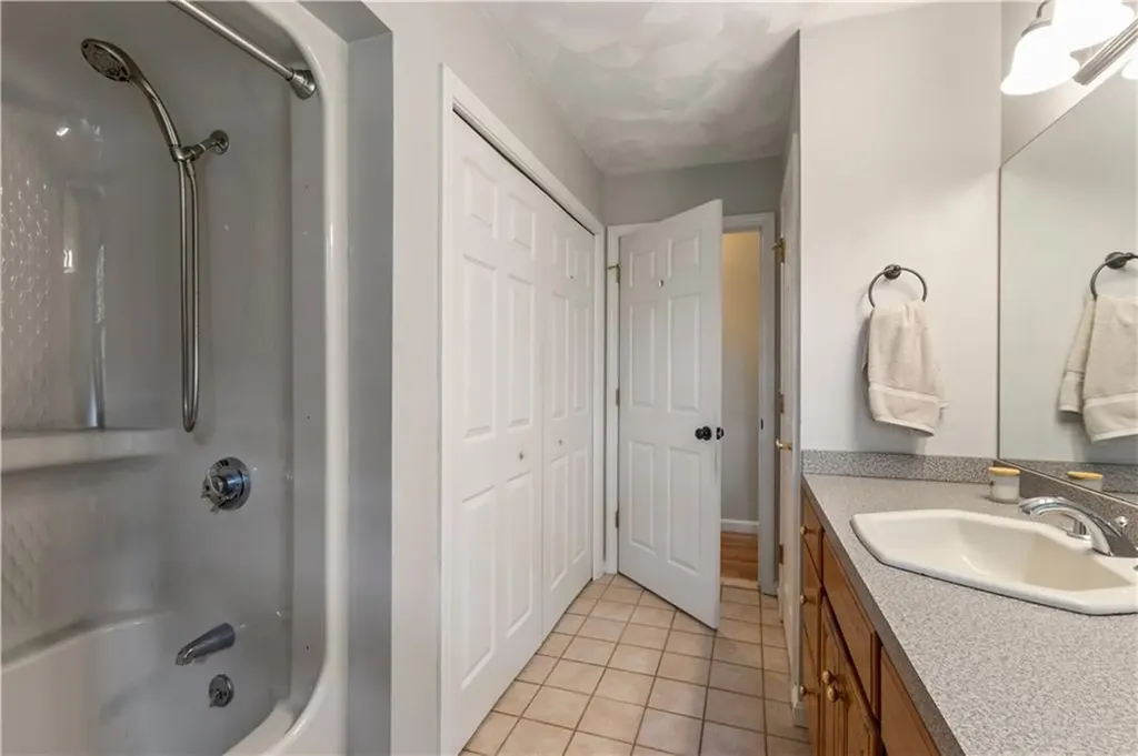 46 Bakewell Court Cranston RI 02921