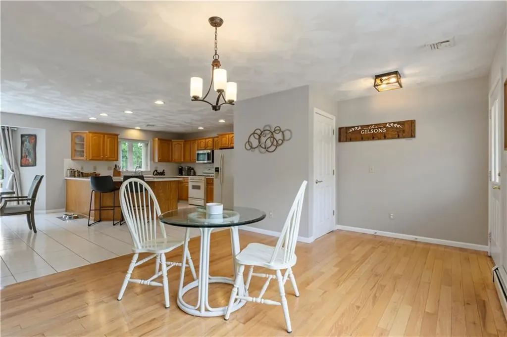 46 Bakewell Court Cranston RI 02921