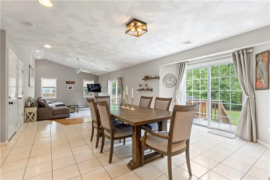 46 Bakewell Court Cranston RI 02921