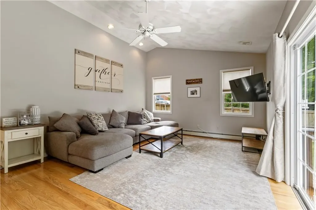 46 Bakewell Court Cranston RI 02921