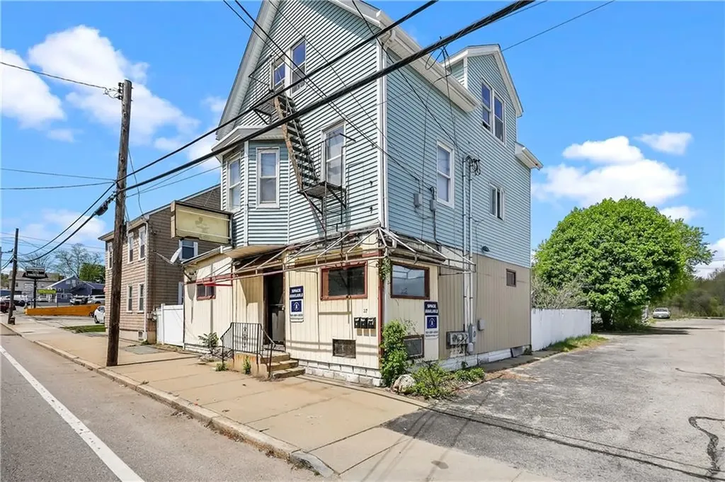 27 Greenville Avenue Johnston RI 02919